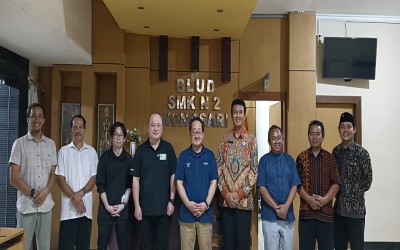 Kunjungan dari jepang, Mr. Taokao Baba dari Kyoudou Kumiai Fuku di SMKN 2 Wonosari.